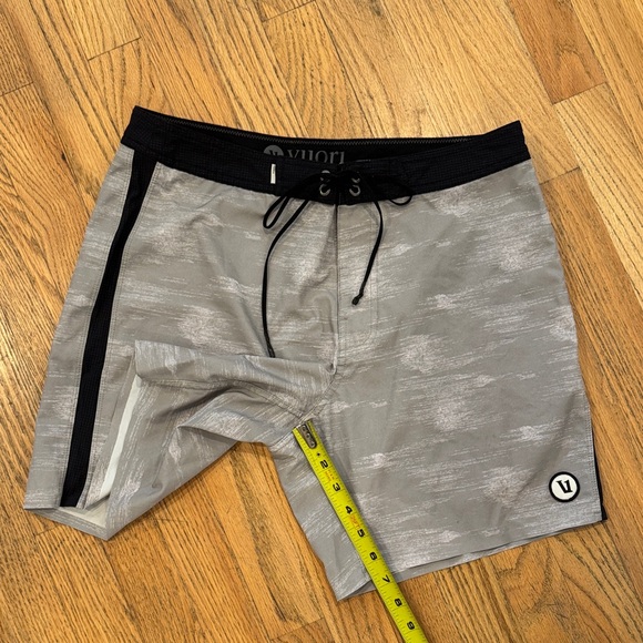 Vuori Gray and Black Board Shorts for Men 30 - Picture 7 of 10